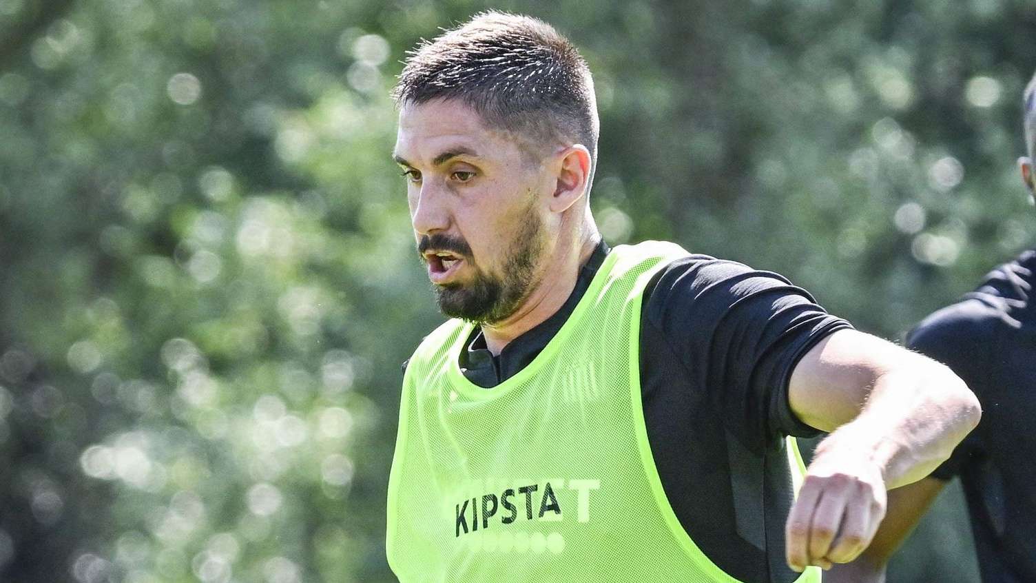 C羅位於葡 C羅位於葡